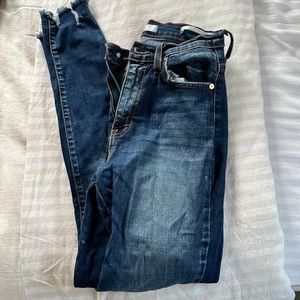 Kancan size 26 skinny Jean with frayed ankle